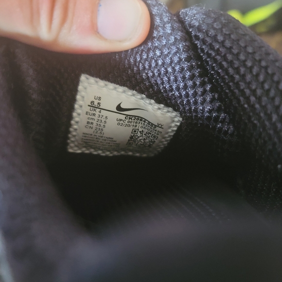 Shox - Picture 4 of 4